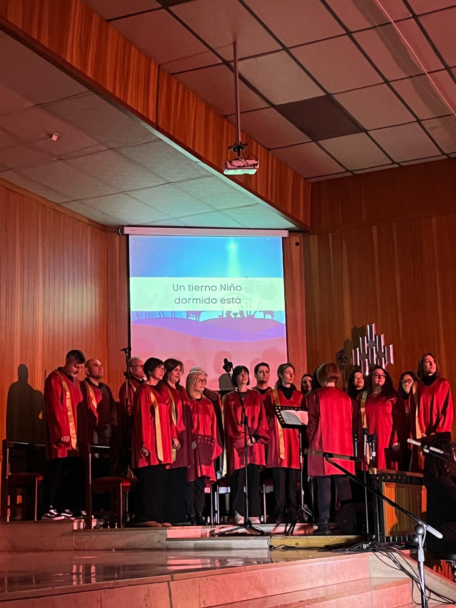 Coro de la iglesia durante una celebración de culto