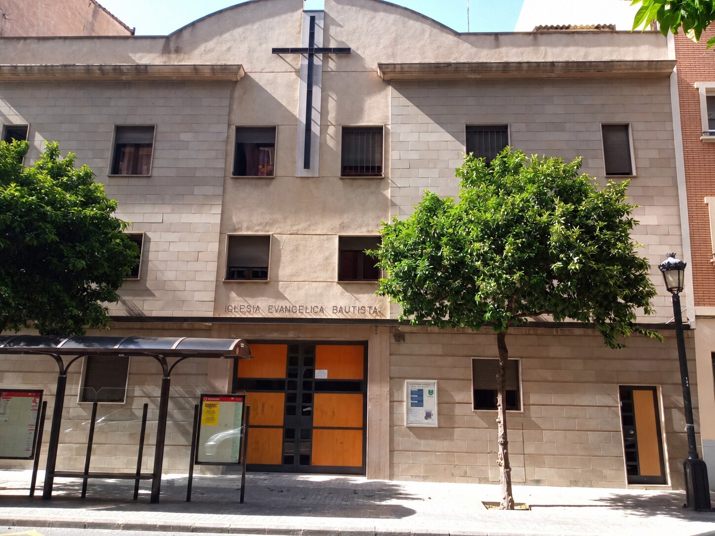 Fachada de la Primera Iglesia Evangélica Bautista de València